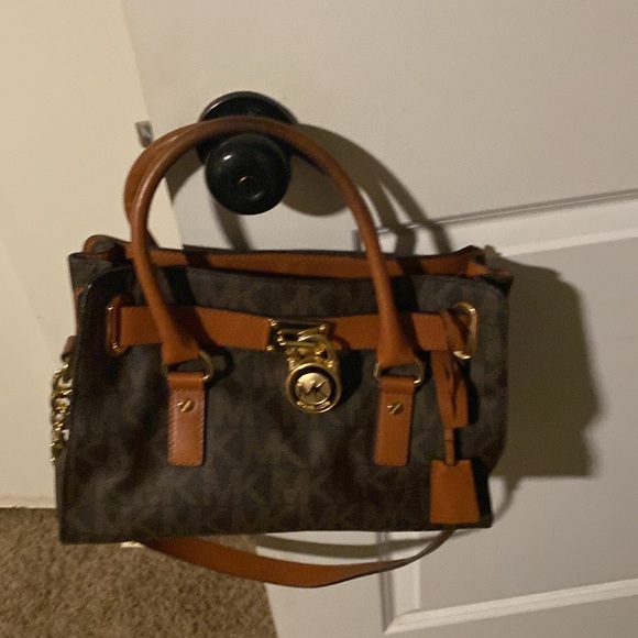 EUC Michael Kors Hamilton bag this bag is the perfect size - Picture 2 of 5